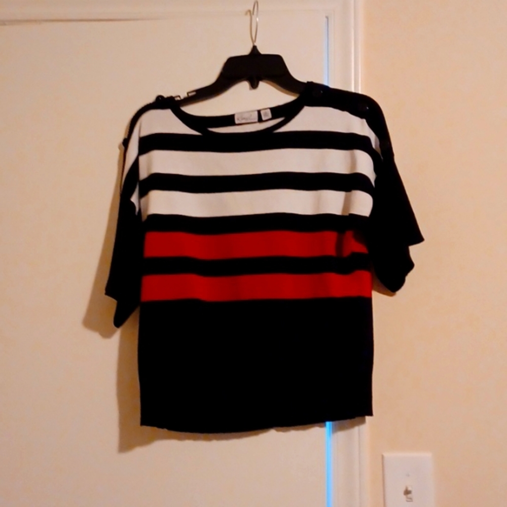 Short sleeve sweater